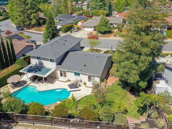 33 El Molino Dr, Clayton CA 94517