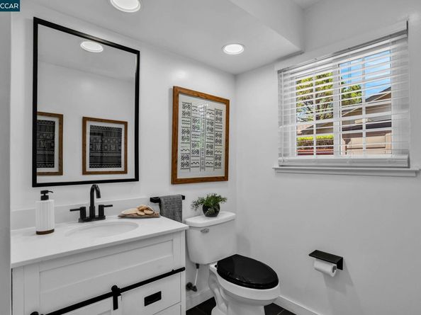 33 El Molino Dr, Clayton CA 94517