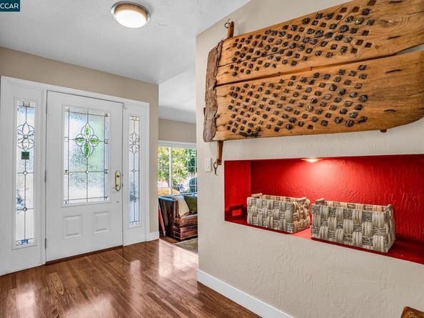 33 El Molino Dr, Clayton CA 94517