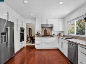 33 El Molino Dr, Clayton CA 94517