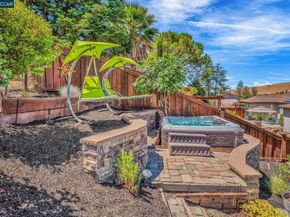 33 El Molino Dr, Clayton CA 94517