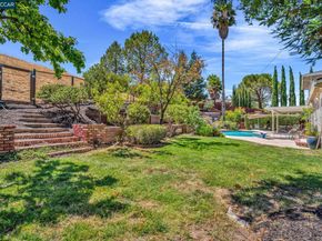 33 El Molino Dr, Clayton CA 94517