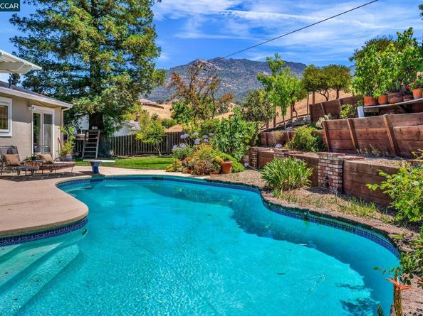 33 El Molino Dr, Clayton CA 94517