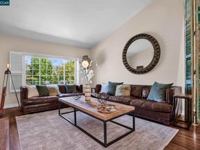 33 El Molino Dr, Clayton CA 94517