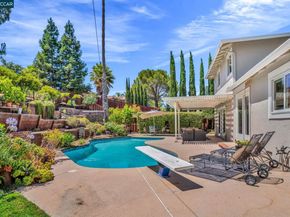 33 El Molino Dr, Clayton CA 94517