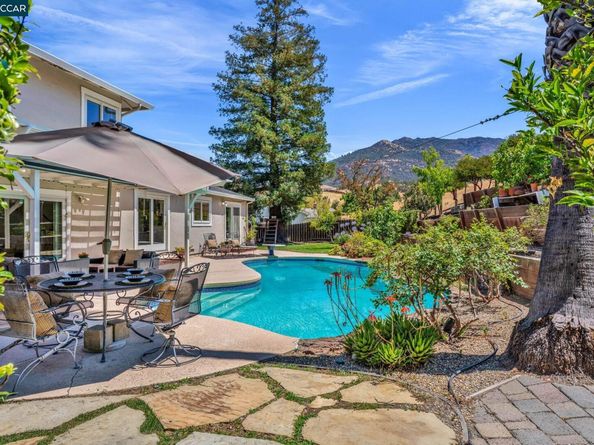 33 El Molino Dr, Clayton CA 94517