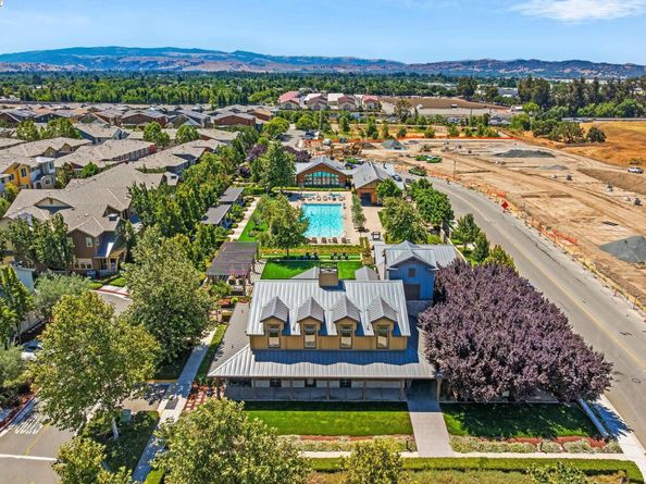389 Basswood Cmn 9, Livermore CA 94551