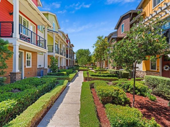 389 Basswood Cmn 9, Livermore CA 94551