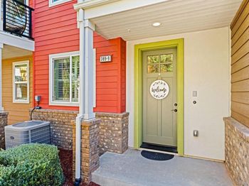 389 Basswood Cmn