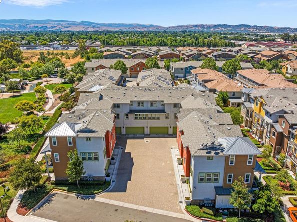 389 Basswood Cmn 9, Livermore CA 94551