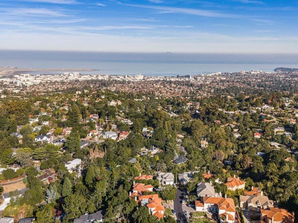 11 La Strada, Burlingame CA 94010