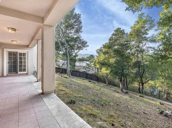 11 La Strada, Burlingame CA 94010