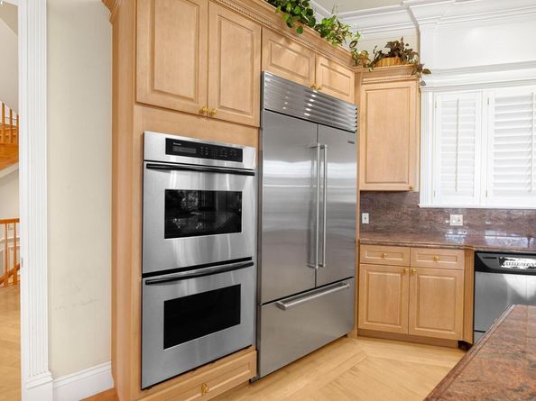 11 La Strada, Burlingame CA 94010