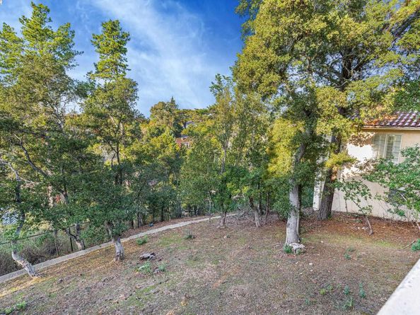 11 La Strada, Burlingame CA 94010