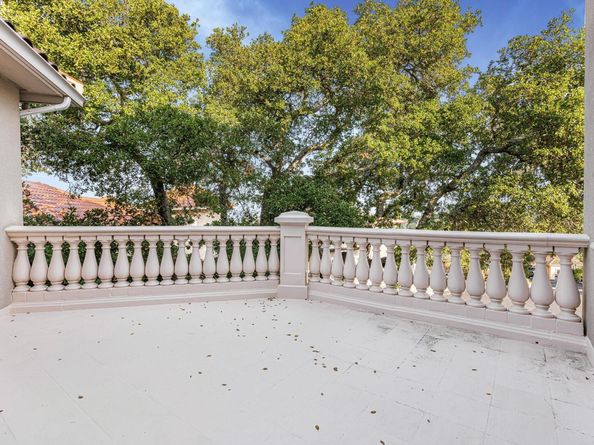 11 La Strada, Burlingame CA 94010