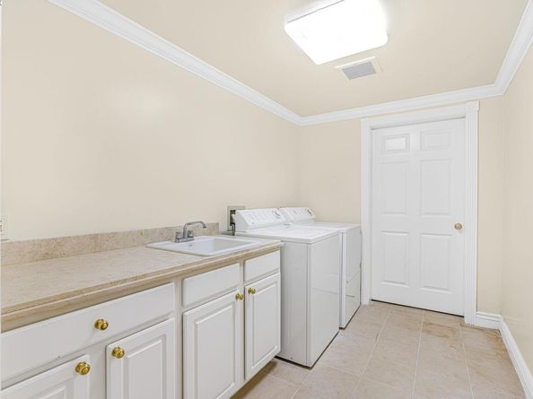 11 La Strada, Burlingame CA 94010
