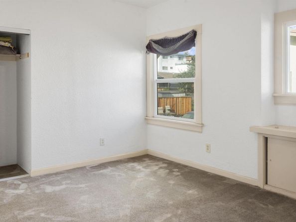 2301 12Th Ave, Oakland CA 94606
