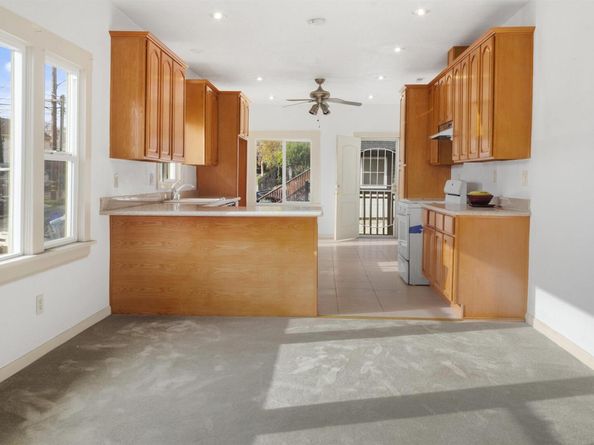 2301 12Th Ave, Oakland CA 94606