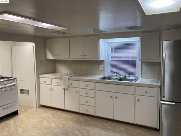 2628 School  St, Oakland CA 94602