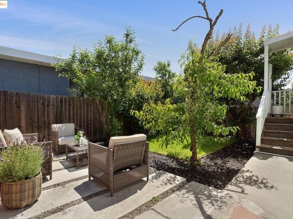 3360 Arizona St, Oakland CA 94602