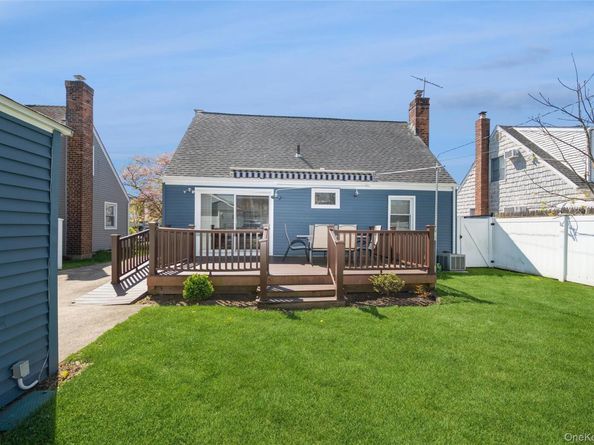 23 Gables Drive, Hicksville NY 11801
