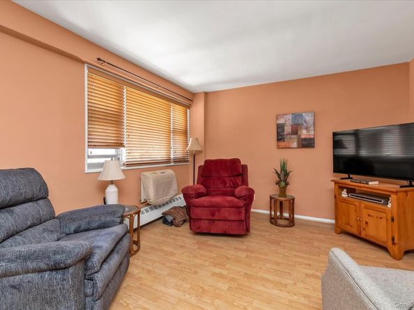 52-30 39 Drive 1G, Woodside NY 11377
