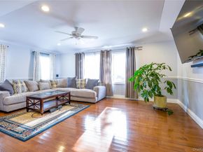 752 Kensington Court, Westbury NY 11590