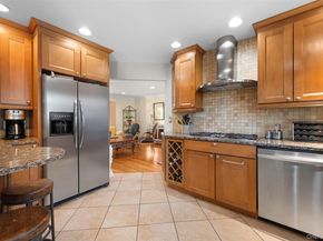 6 Linford Lane, Melville NY 11747