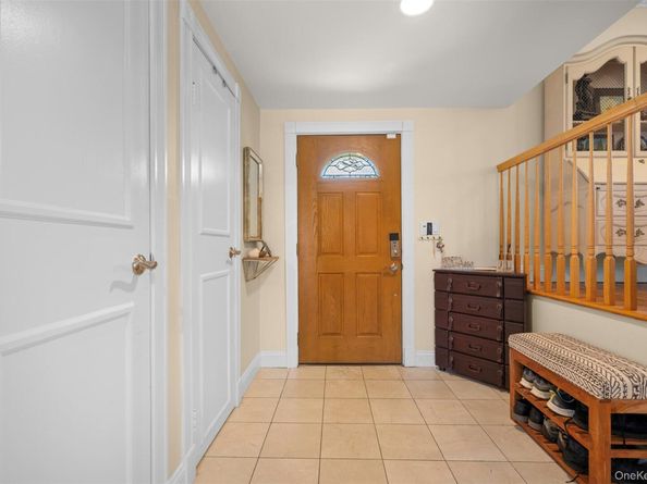 6 Linford Lane, Melville NY 11747