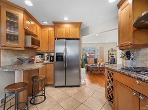 6 Linford Lane, Melville NY 11747