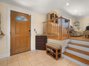 6 Linford Lane, Melville NY 11747