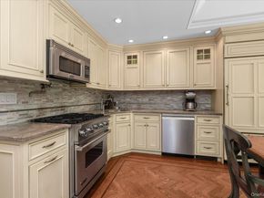 6 Maple Avenue, Locust Valley NY 11560