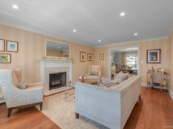 6 Maple Avenue, Locust Valley NY 11560
