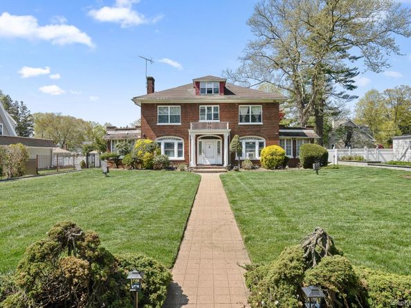 191 Cathedral Avenue, Hempstead NY 11550