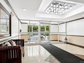 2035 Central Park Avenue 2V, Yonkers NY 10710
