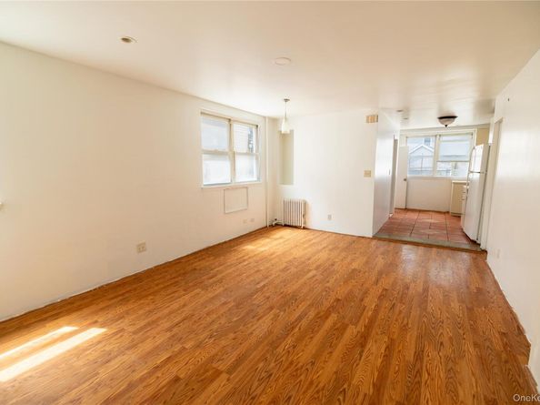 2941 Middletown Road, Bronx NY 10461