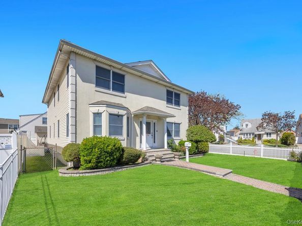 64 Cottage Place, Mineola NY 11501