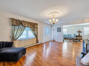 64 Cottage Place, Mineola NY 11501