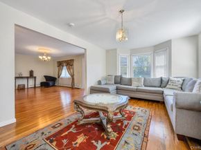 64 Cottage Place, Mineola NY 11501