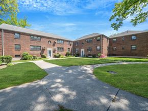 9137 153 Avenue 1, Lindenwood NY 11414