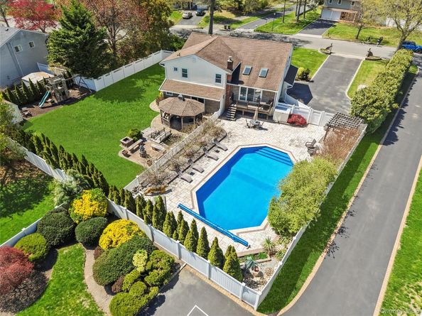 12 Mansfield Lane S, East Northport NY 11731