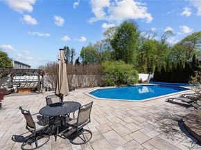 12 Mansfield Lane S, East Northport NY 11731