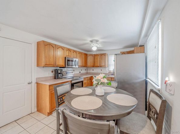 72 Crown Street, Deer Park NY 11729