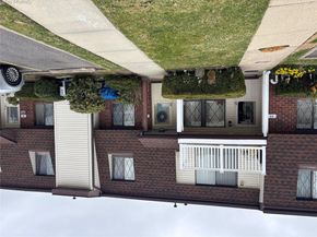 100 S Cambridge Drive S 100, Copiague NY 11726