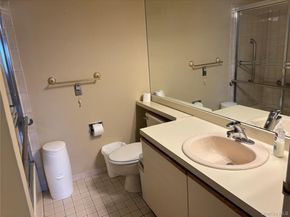 100 S Cambridge Drive S 100, Copiague NY 11726