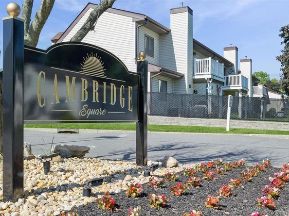 100 S Cambridge Drive S 100, Copiague NY 11726