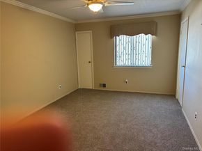100 S Cambridge Drive S 100, Copiague NY 11726
