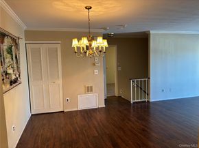 100 S Cambridge Drive S 100, Copiague NY 11726