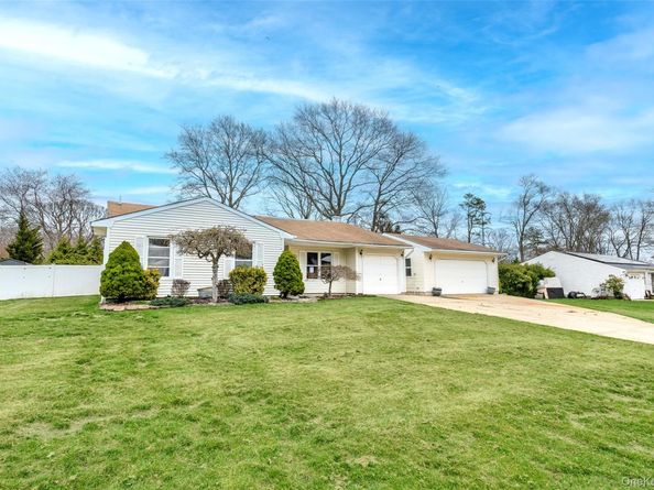 35 Timber Trail Lane, Medford NY 11763