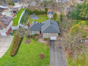 34 Hunter Place, Smithtown NY 11787
